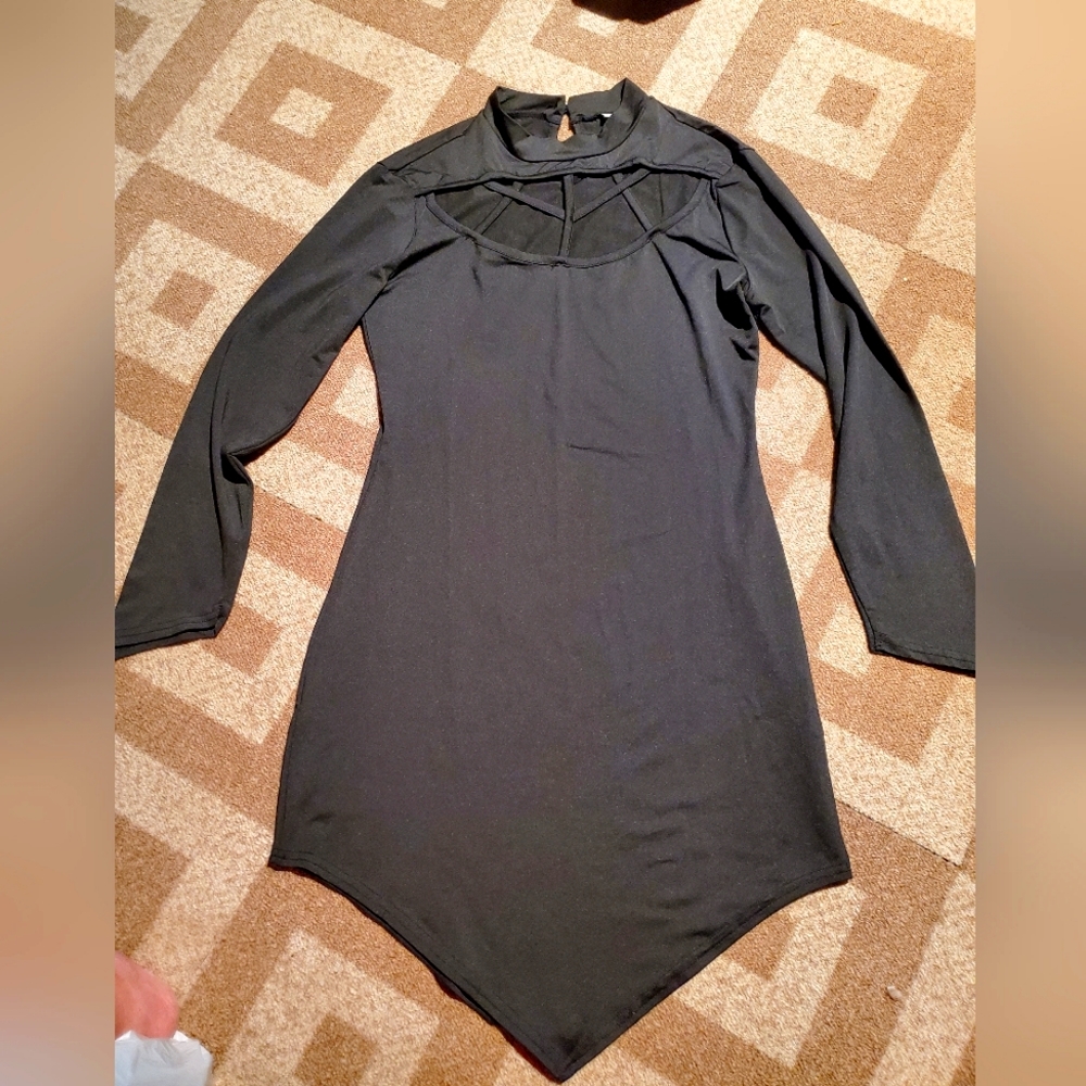 Long sleeved spider web neck blouse